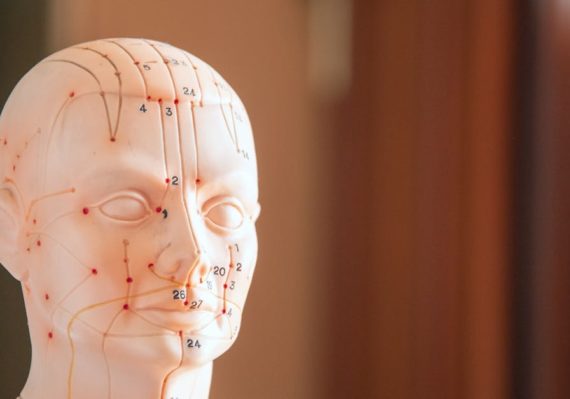 découvrez l'acupression, une technique de médecine douce qui utilise la pression sur des points spécifiques du corps pour soulager le stress, améliorer la circulation et favoriser la guérison. explorez les bienfaits de cette méthode ancestrale et apprenez à l'intégrer dans votre routine bien-être.