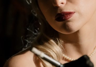 découvrez l'essence même de la femme fatale : une allure envoûtante, une confiance sans égale et un mystère irrésistible. plongez dans un monde où le charme et la séduction s'entrelacent, révélant les multiples facettes de cette icône d'émotion et de pouvoir.