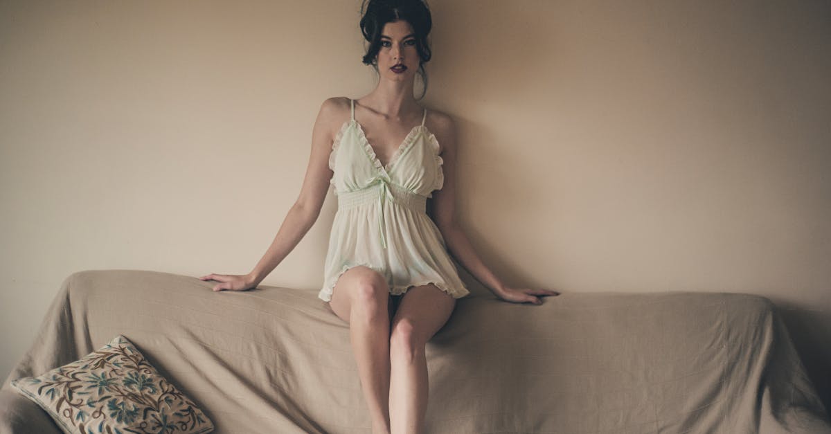 découvrez notre collection de lingerie élégante et confortable, conçue pour sublimer votre silhouette et vous faire sentir bien dans votre peau. explorez des styles variés allant du classique au moderne, pour toutes les occasions.
