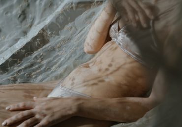 découvrez les dernières tendances en lingerie : styles, matériaux et couleurs incontournables de la saison. sublimez votre silhouette avec des conseils de mode et des choix élégants qui allient confort et séduction.