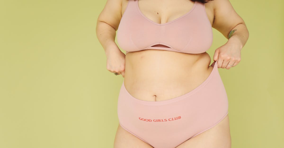 découvrez les dernières tendances en matière de lingerie pour allier confort et style. des modèles audacieux aux pièces délicates, explorez les essentiels de la saison qui subliment votre silhouette tout en restant élégants. soyez à la pointe de la mode avec notre sélection exclusive de lingerie.
