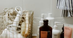 découvrez nos astuces et conseils pratiques pour optimiser l'organisation de votre salle de bain. transformez cet espace en un lieu fonctionnel et esthétique grâce à nos idées de rangement et d'aménagement.