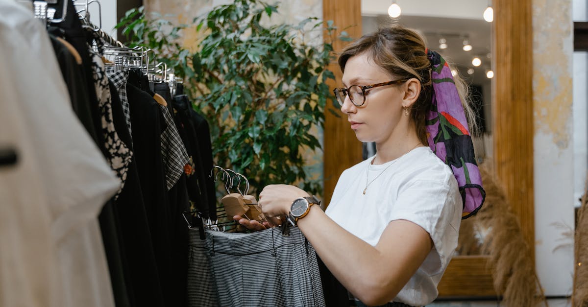 découvrez notre sélection innovante de présentoirs de vêtements, idéaux pour mettre en valeur vos collections avec style et efficacité. optimisez votre espace de vente et attirez l'attention de vos clients grâce à des designs attractifs et fonctionnels.