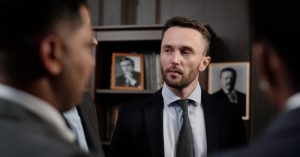 découvrez les clés du leadership efficace : stratégies, qualités indispensables et conseils pratiques pour devenir un leader inspirant et réussir dans votre carrière.