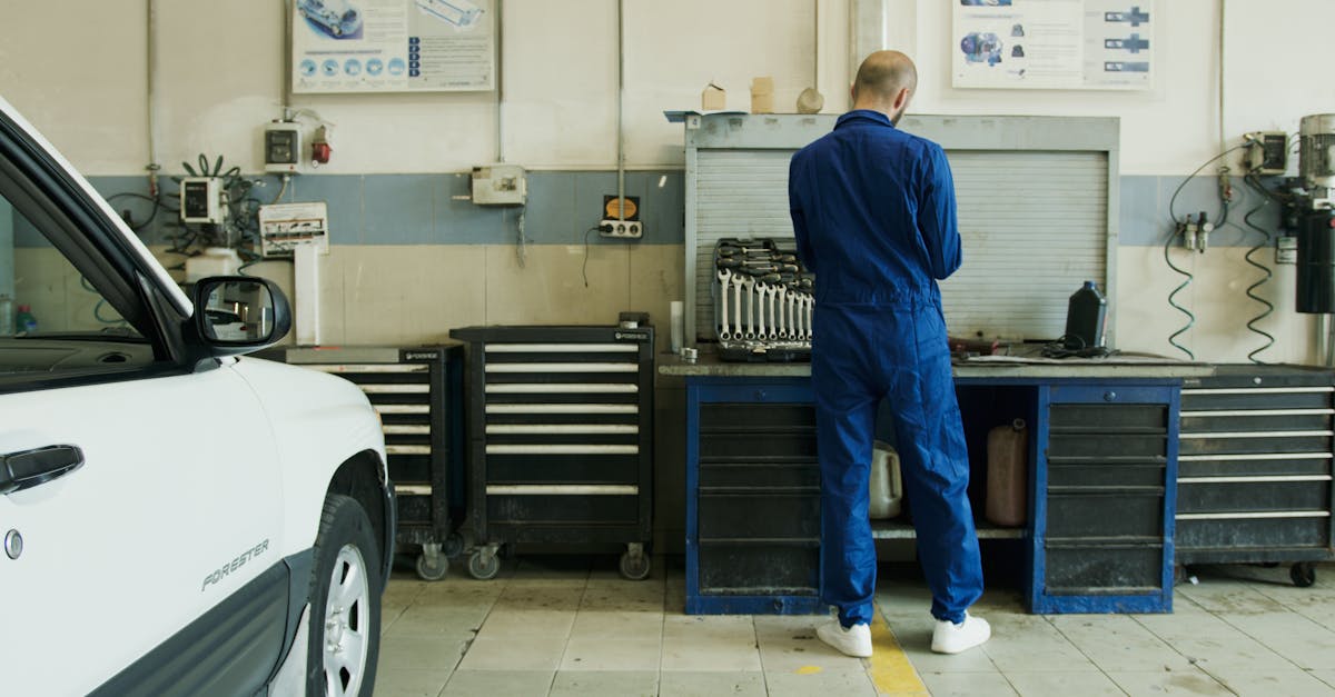 découvrez les meilleures pratiques et conseils pour l'entretien automobile afin de prolonger la durée de vie de votre véhicule et assurer votre sécurité sur la route.