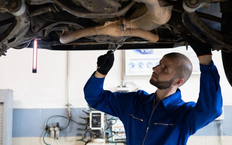 découvrez nos conseils et astuces pour l’entretien automobile : contrôles réguliers, prévention des pannes et optimisation de la durée de vie de votre véhicule. soyez prêt à rouler en toute sécurité !