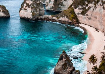 découvrez bali, l’île des dieux, célèbre pour ses plages paradisiaques, ses rizières verdoyantes, sa culture unique et ses temples majestueux. parfait pour un séjour de détente, d’aventure et de découvertes en indonésie.