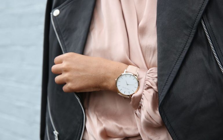 découvrez les dernières tendances de la mode : couleurs, styles, matières et looks incontournables de la saison. restez à la pointe de la fashion avec nos conseils et inspirations.